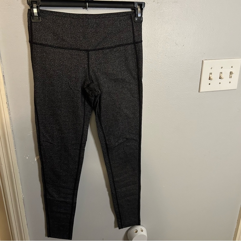 Athleta printed zig zag leggings EUC size small